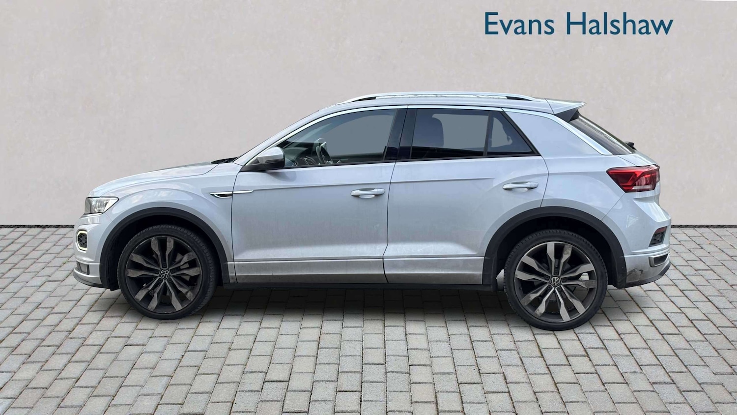 Used Volkswagen T-Roc 2021 for sale - 77674880: Photo 4