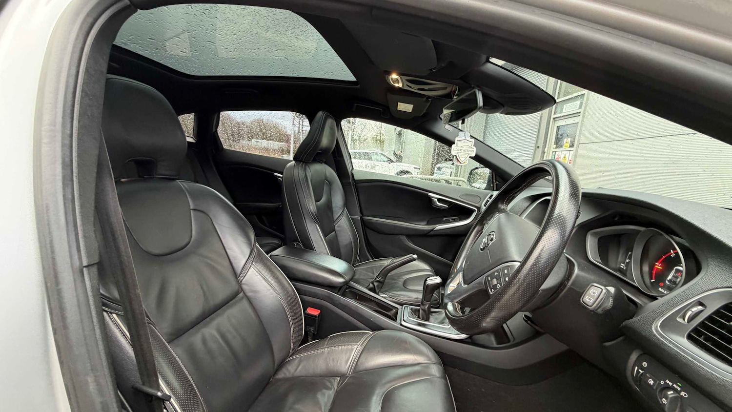 Used Volvo V40 2018 for sale - 77443409: Photo 15