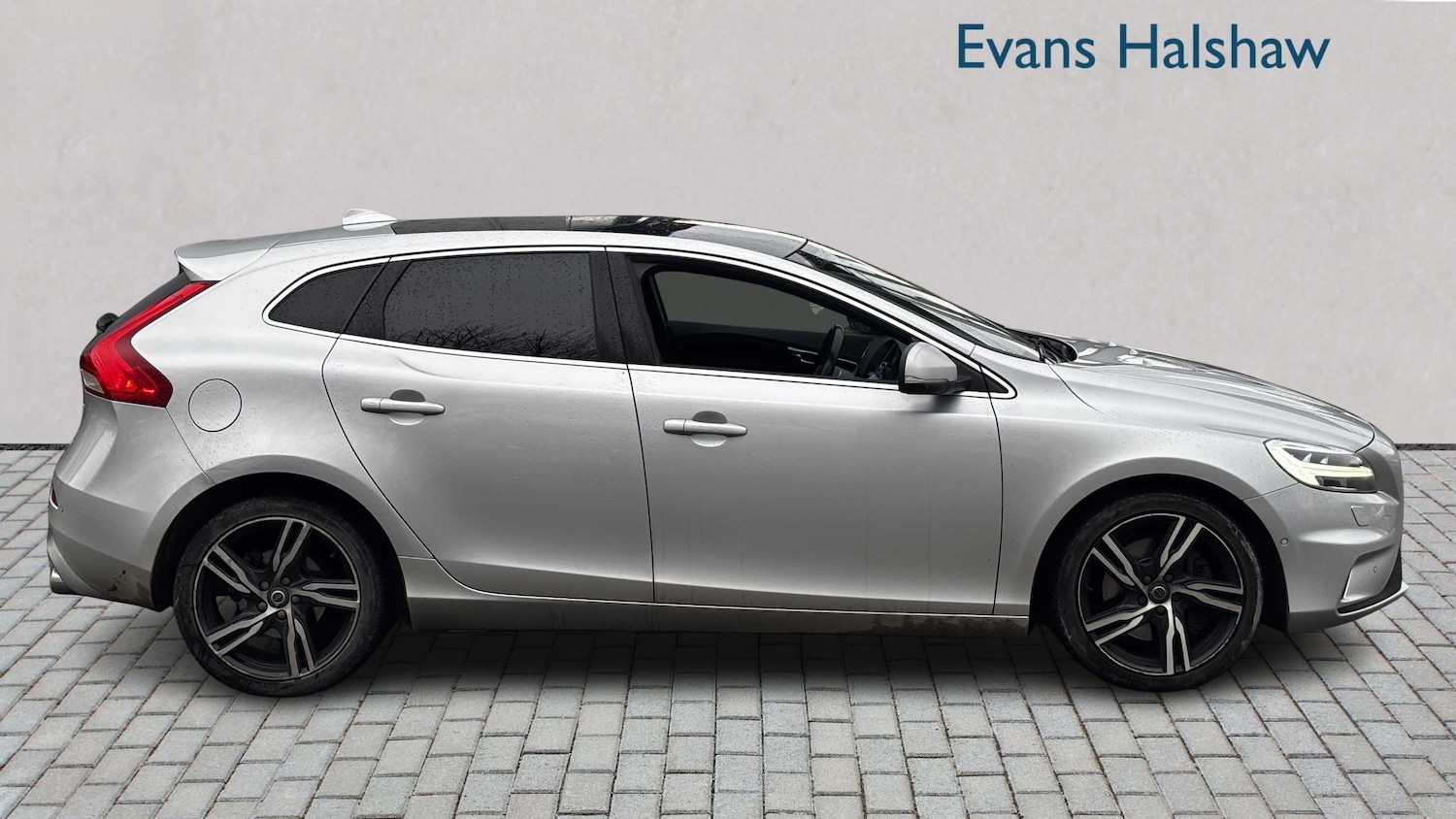 Used Volvo V40 2018 for sale - 77443409: Photo 4