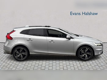 Used Volvo V40 2018 for sale - 77443409: Photo