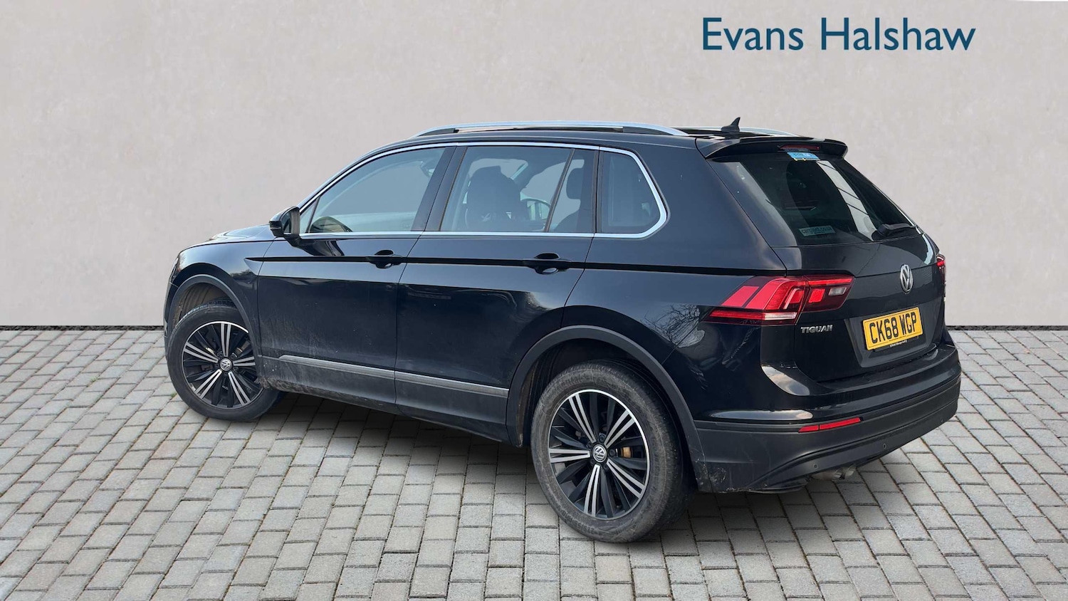 Used Volkswagen Tiguan 2018 for sale - 77270238: Photo 2