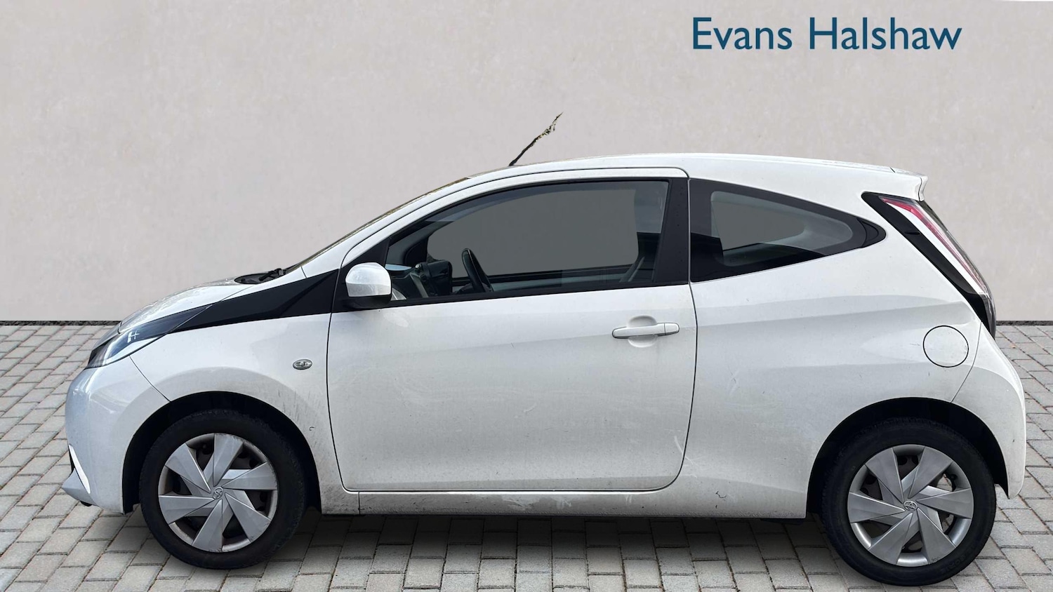 Used Toyota AYGO 2016 for sale - 76648907: Photo 3