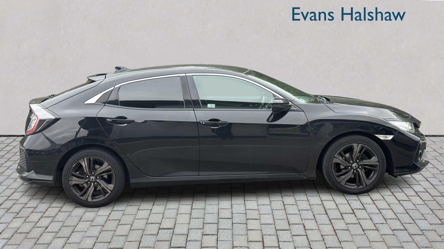 Used Honda Civic 2018 for sale - 76310839: Photo 2