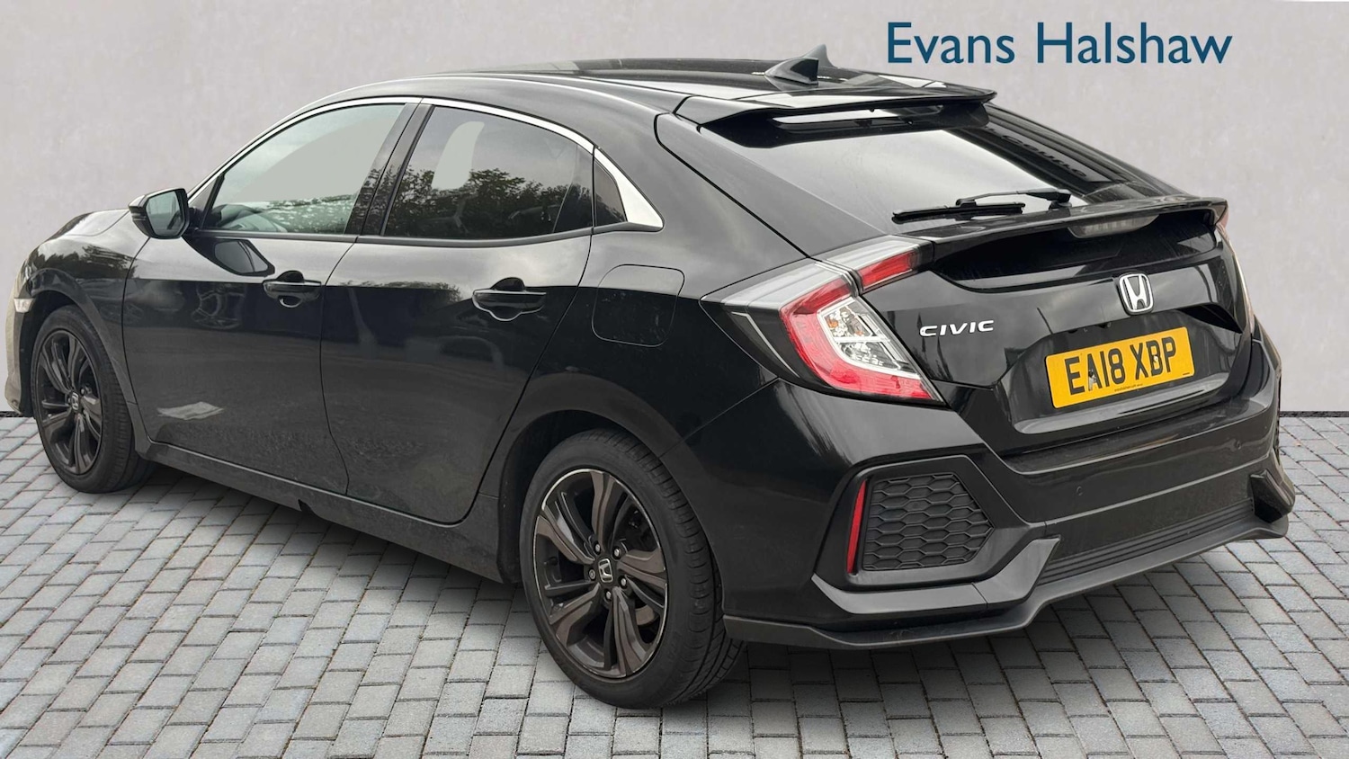 Used Honda Civic 2018 for sale - 76310839: Photo 4