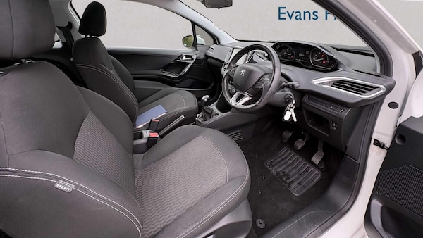 Used Peugeot 208 2016 for sale - 76310843: Photo 13