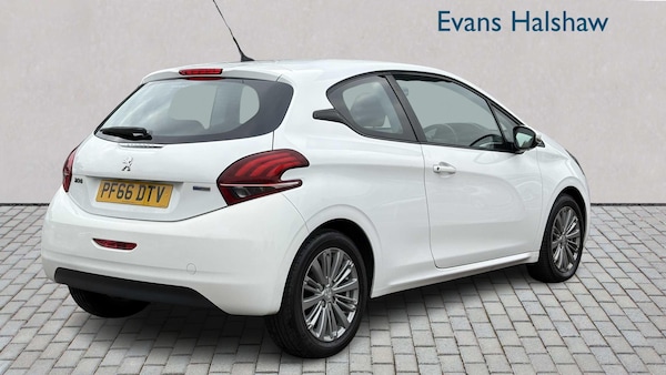 Used Peugeot 208 2016 for sale - 76310843: Photo 2
