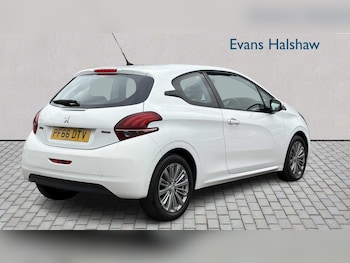 Used Peugeot 208 2016 for sale - 76310843: Photo 2