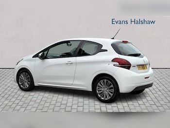 Used Peugeot 208 2016 for sale - 76310843: Photo 4