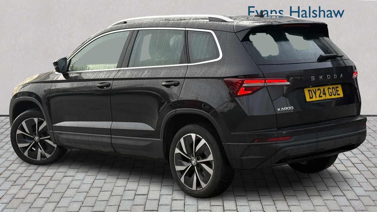 Used Skoda Karoq 2024 for sale - 77147219: Photo 2