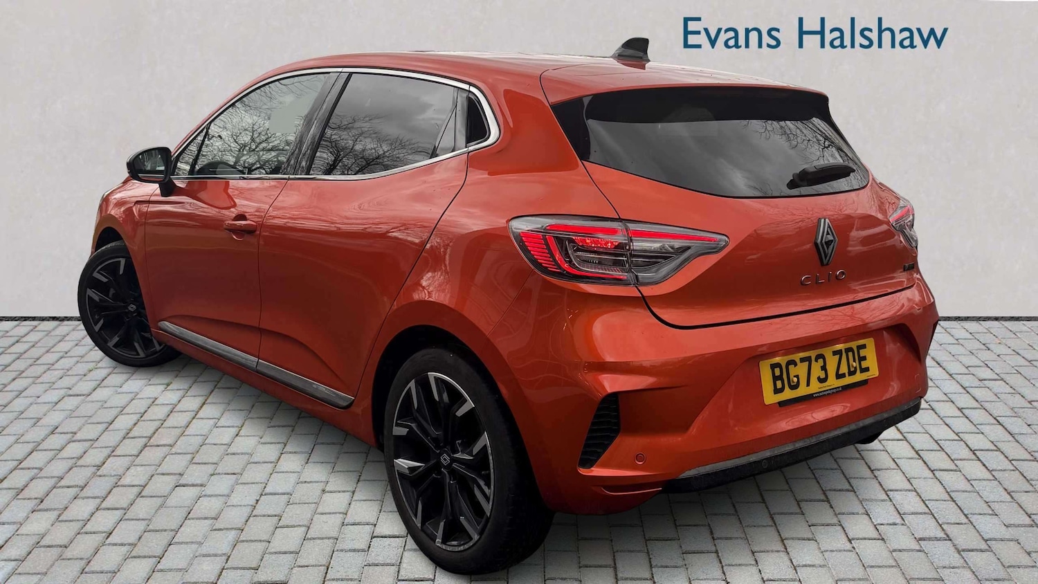 Used Renault Clio 2023 for sale - 77943509: Photo 2