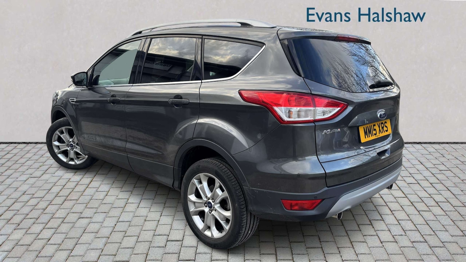 Used Ford Kuga 2015 for sale - 77674649: Photo 2