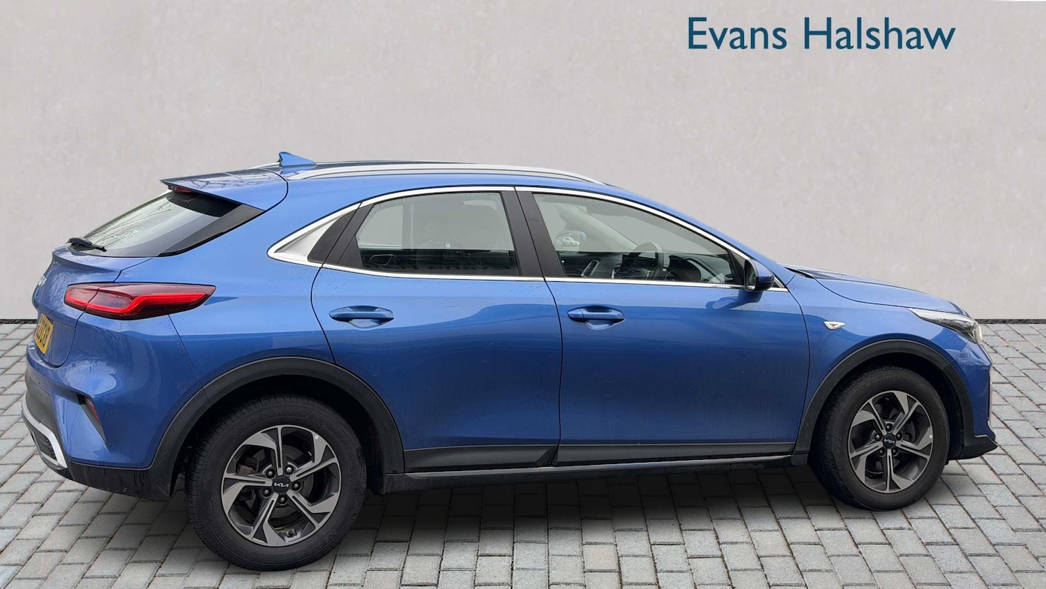Used Kia XCeed 2023 for sale - 77401673: Photo 2