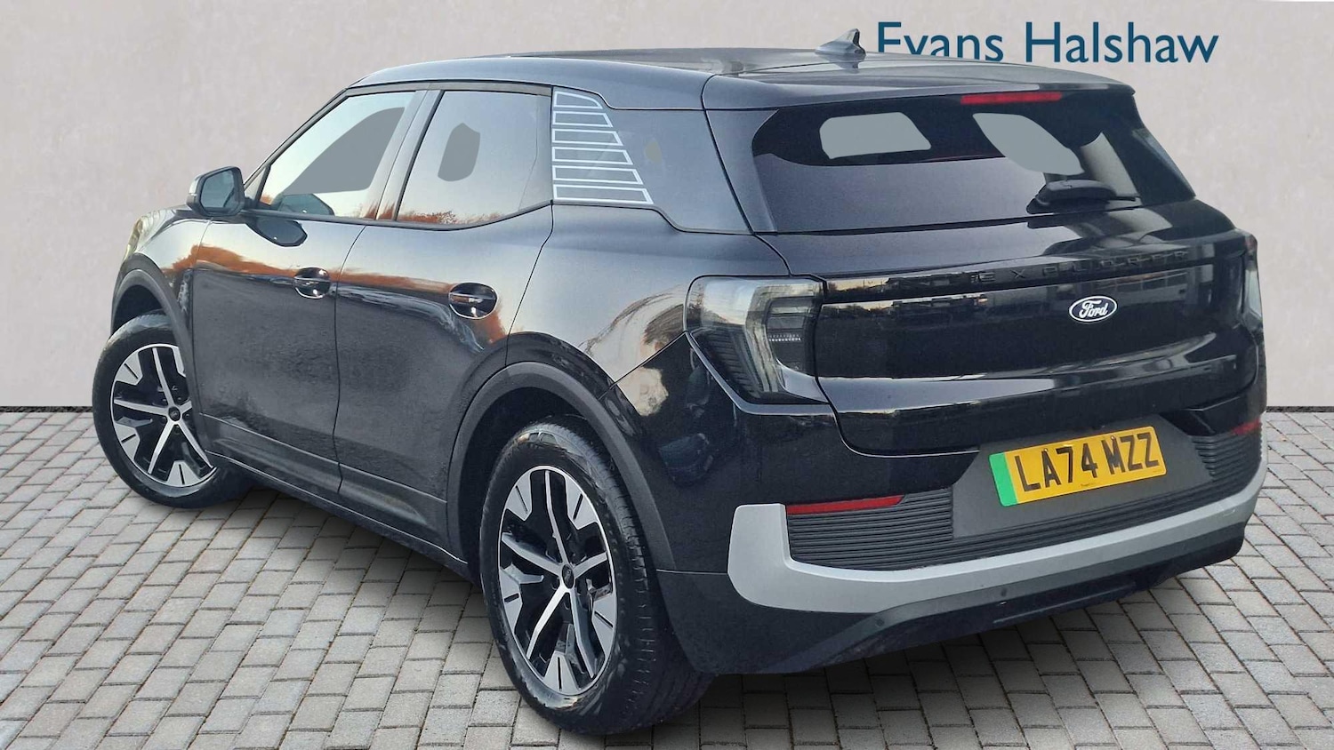 Used Ford Explorer 2024 for sale - 76732365: Photo 2