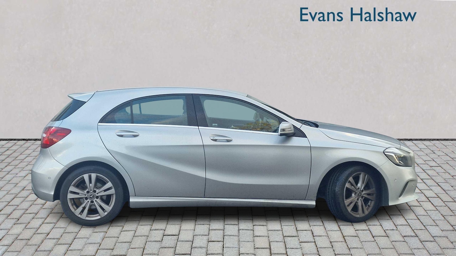 Used Mercedes-Benz A-Class 2017 for sale - 76501800: Photo 2