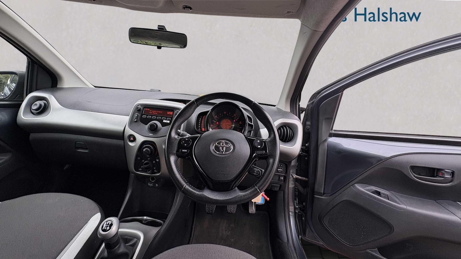 Used Toyota AYGO 2015 for sale - 76319050: Photo 10