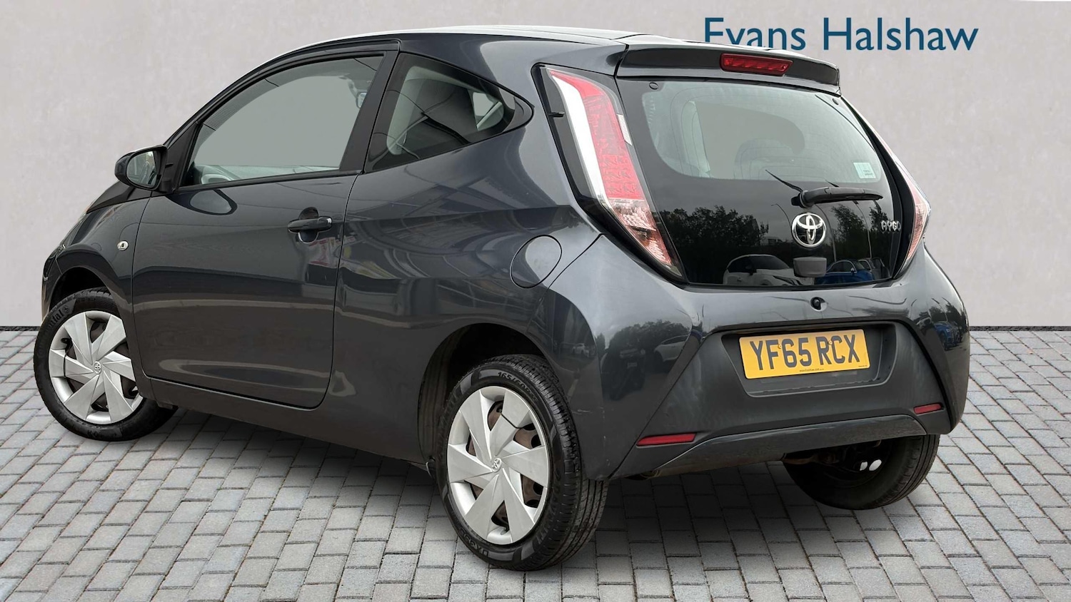 Used Toyota AYGO 2015 for sale - 76319050: Photo 2