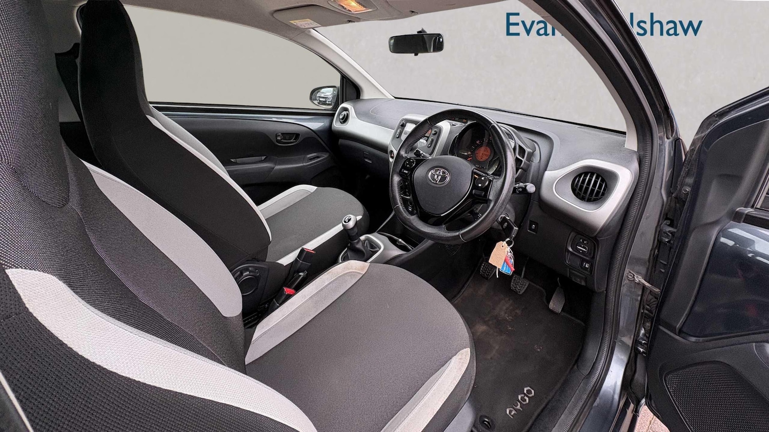 Used Toyota AYGO 2015 for sale - 76319050: Photo 9