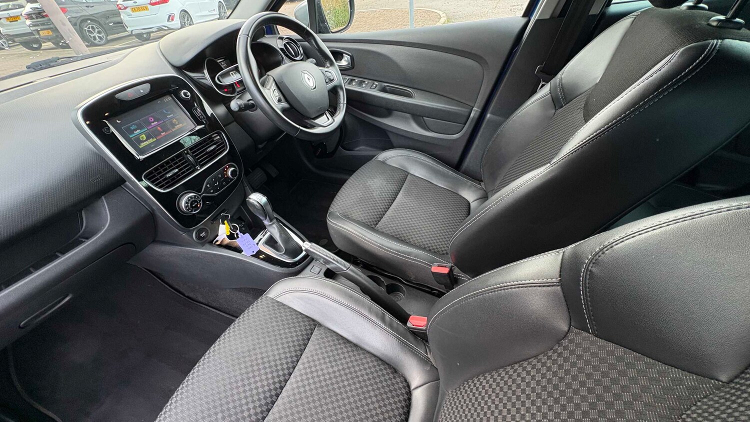 Used Renault Clio 2018 for sale - 76842905: Photo 14