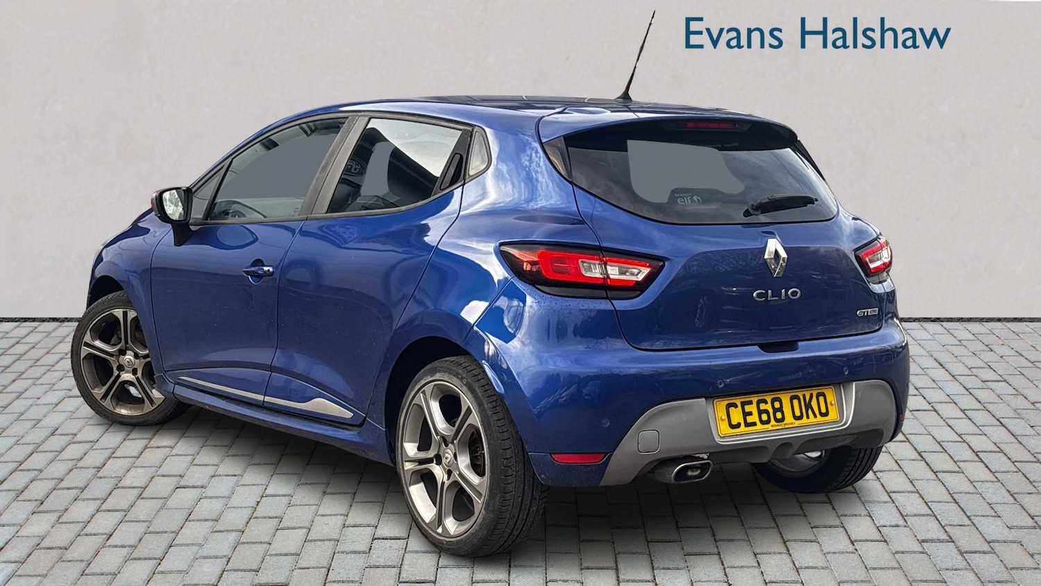 Used Renault Clio 2018 for sale - 76842905: Photo 2