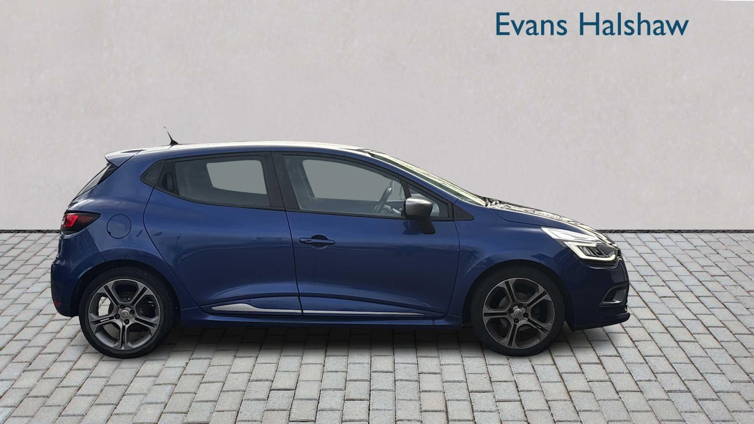 Used Renault Clio 2018 for sale - 76842905: Photo 3
