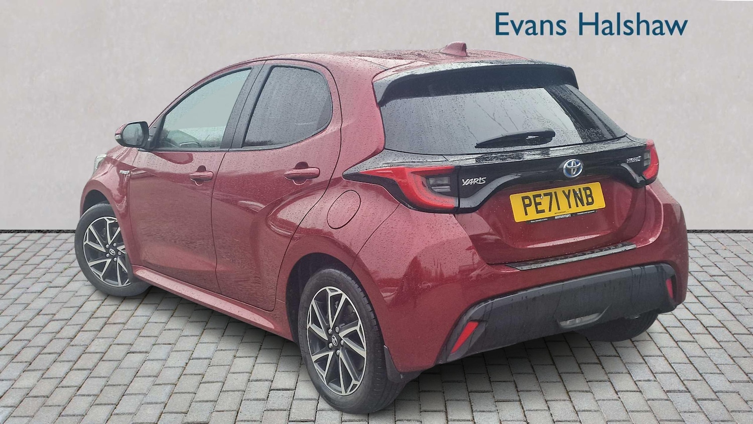 Used Toyota Yaris 2021 for sale - 76705239: Photo 2