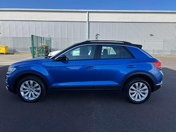 Used Volkswagen T-Roc 2018 for sale - 77910215: Photo
