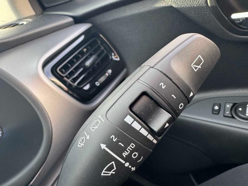 Used Kia Stonic 2024 for sale - 76895480: Photo 24