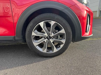 Used Kia Stonic 2024 for sale - 76895480: Photo