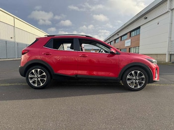 Used Kia Stonic 2024 for sale - 76895480: Photo