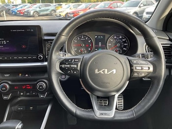 Used Kia Stonic 2024 for sale - 76640964: Photo