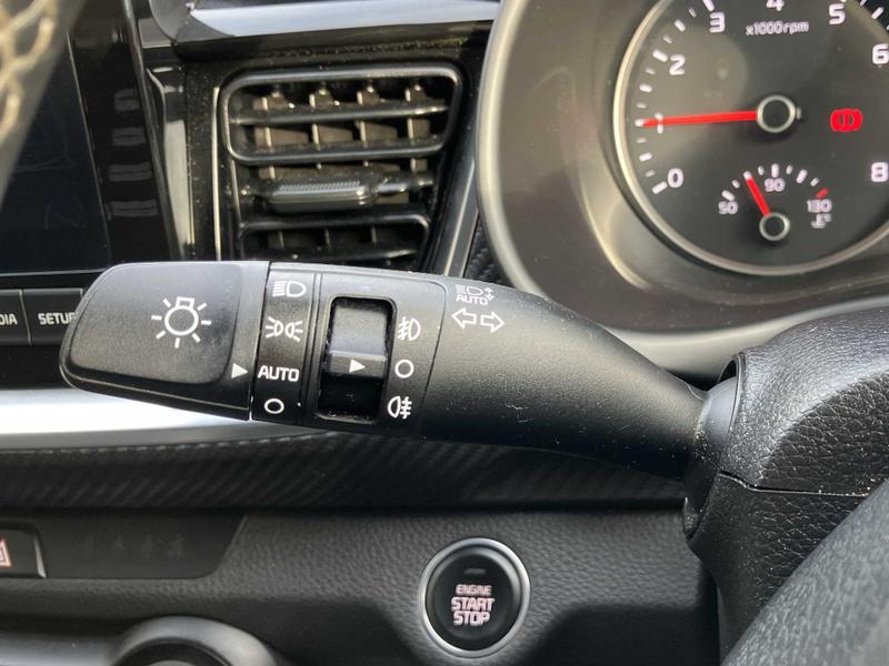 Used Kia Stonic 2024 for sale - 76640964: Photo 5