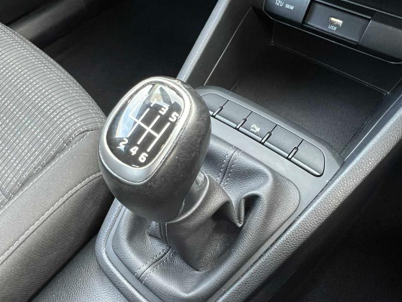 Used Kia Stonic 2023 for sale - 76631365: Photo 32