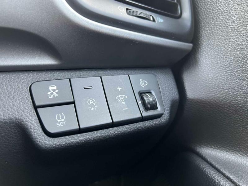 Used Kia Stonic 2023 for sale - 76631365: Photo 36