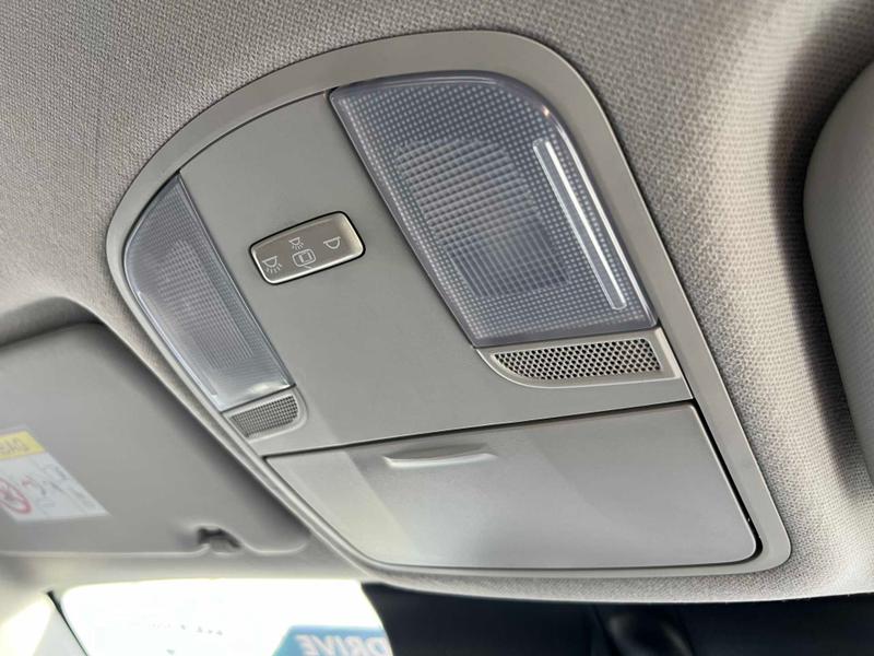 Used Kia Stonic 2023 for sale - 76631365: Photo 37