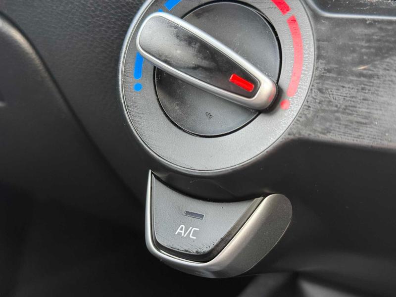 Used Kia Stonic 2023 for sale - 78209909: Photo 34