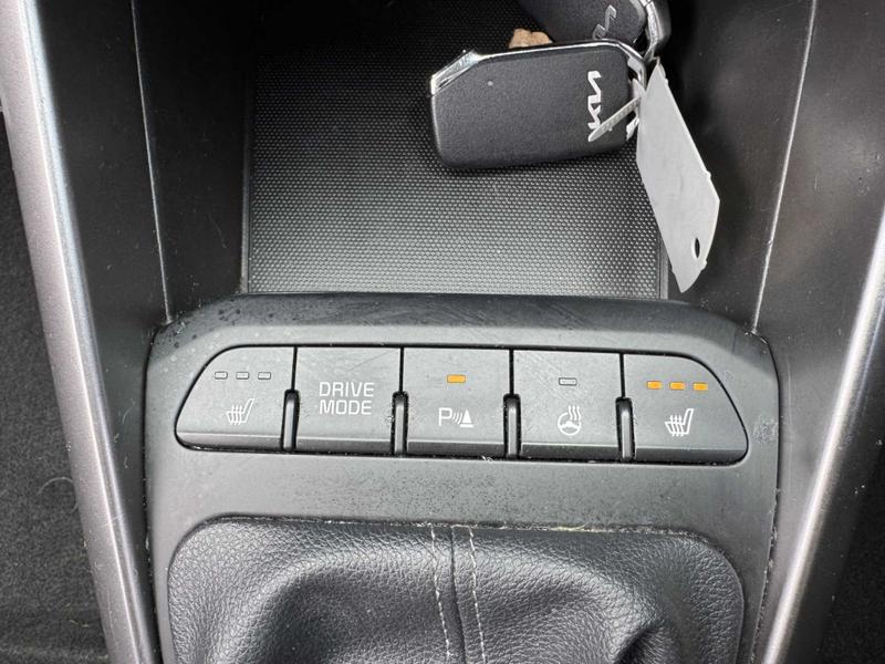 Used Kia Stonic 2023 for sale - 75997406: Photo 35
