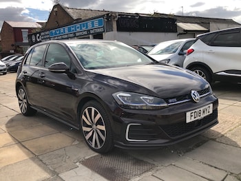 Used Volkswagen Golf 2018 for sale - 76103984: Photo