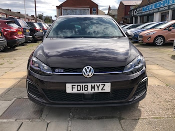 Used Volkswagen Golf 2018 for sale - 76103984: Photo