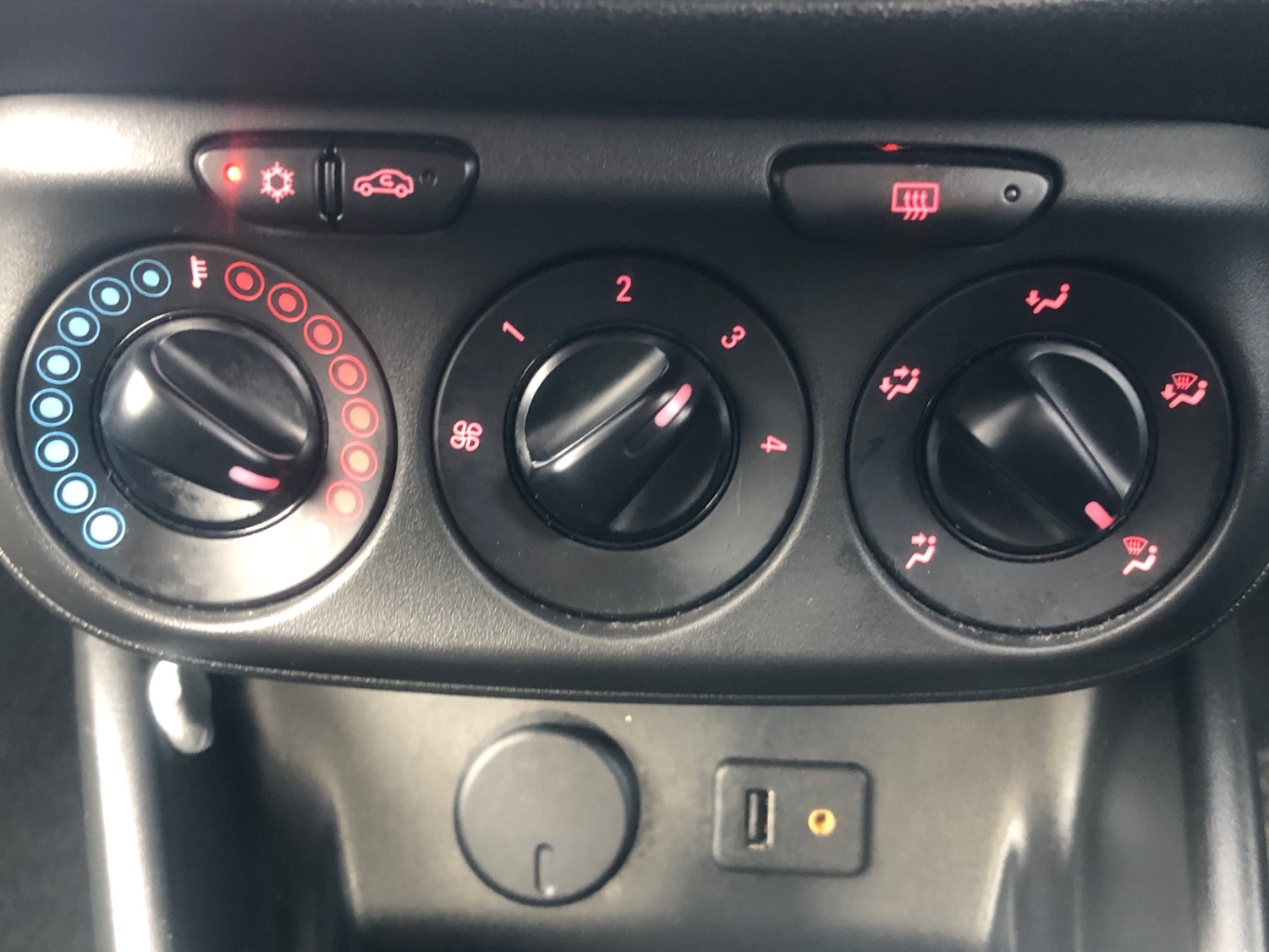 Used Vauxhall Corsa 2015 for sale - 76103972: Photo 11