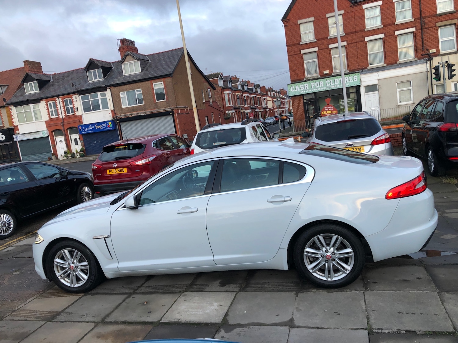 Used Jaguar XF 2015 for sale - 77381220: Photo 4