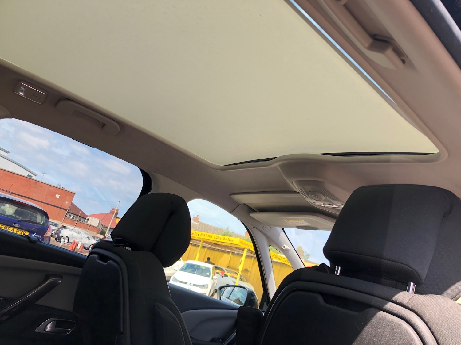 Used Citroen C4 Picasso 2013 for sale - 76102601: Photo 9