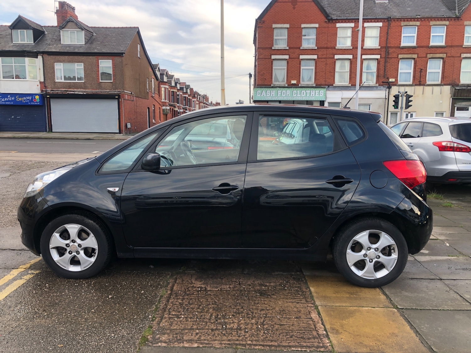 Used Kia Venga 2011 for sale - 76858961: Photo 4