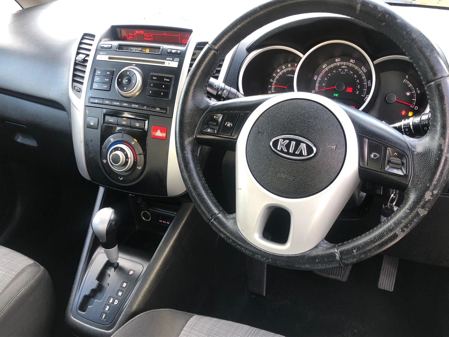 Used Kia Venga 2011 for sale - 76858961: Photo 8