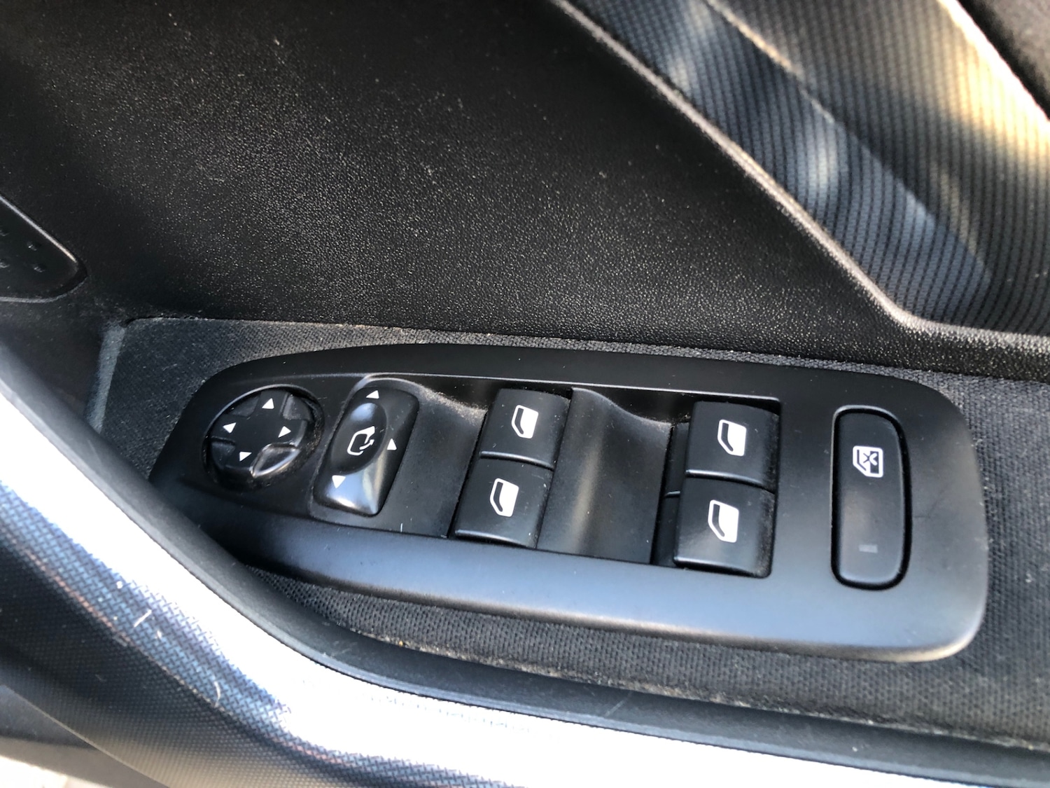 Used Peugeot 2008 2017 for sale - 77045796: Photo 21