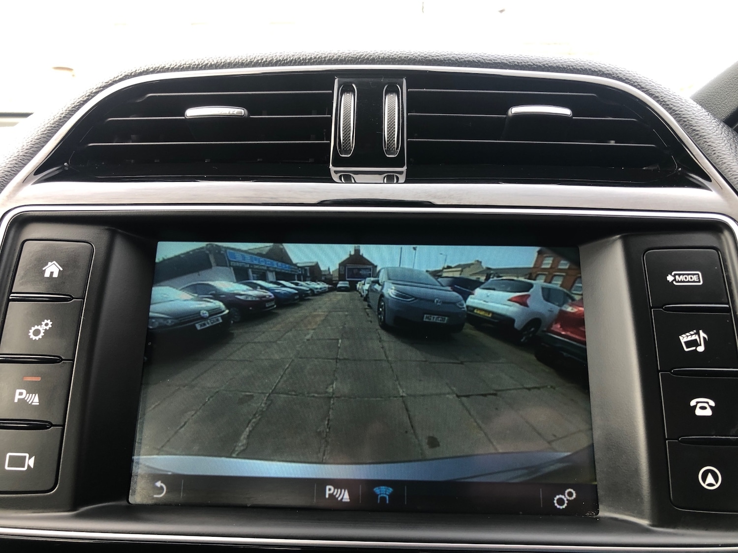 Used Jaguar XE 2017 for sale - 76102834: Photo 10