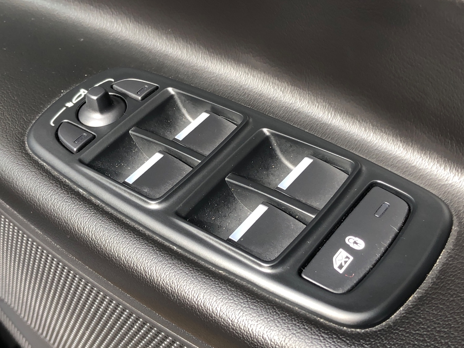 Used Jaguar XE 2017 for sale - 76102834: Photo 25