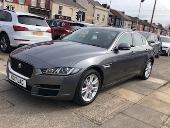 Used Jaguar XE 2017 for sale - 76102834: Photo