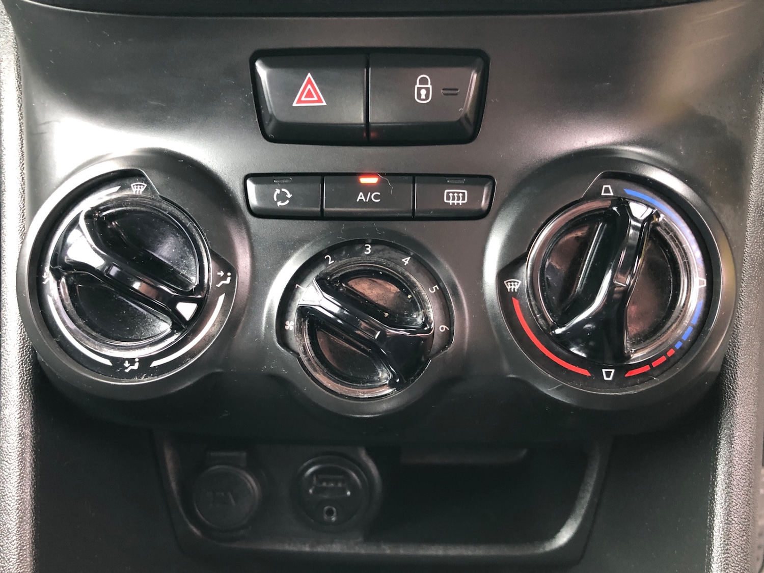 Used Peugeot 2008 2015 for sale - 76220646: Photo 11