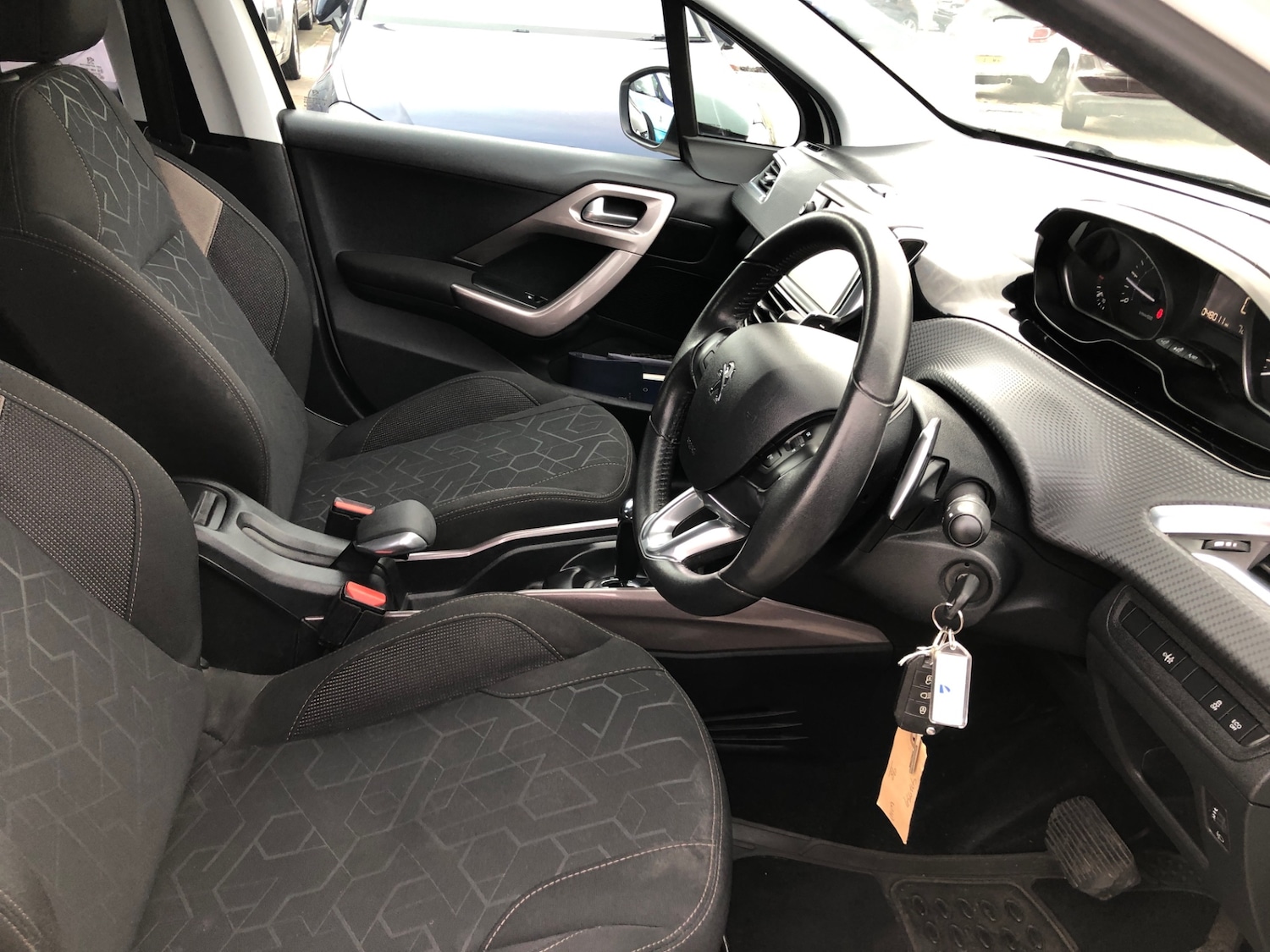 Used Peugeot 2008 2015 for sale - 76220646: Photo 19