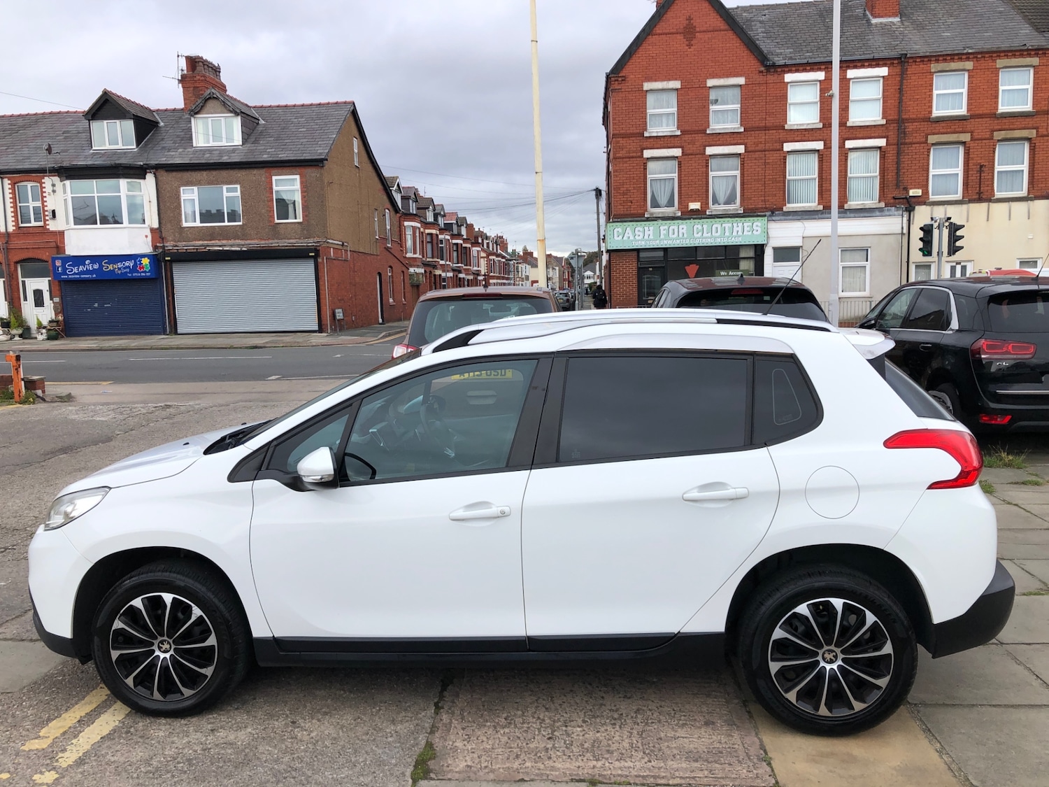 Used Peugeot 2008 2015 for sale - 76220646: Photo 4